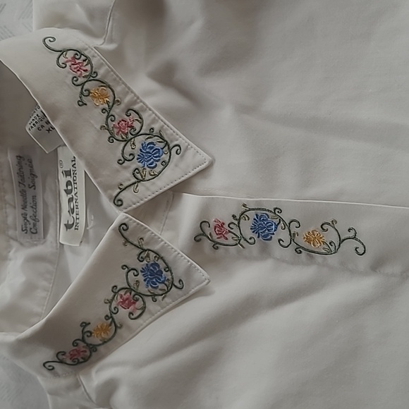 White button-down with embroidery - Picture 3 of 4